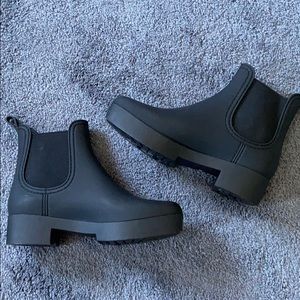Chelsea Boots/ Booties